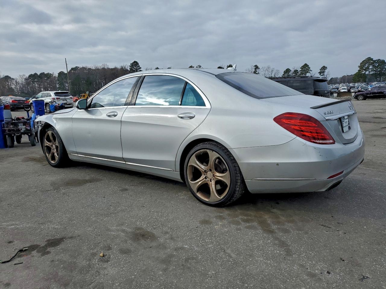 Mercedes-Benz S-Class 550 Image 4