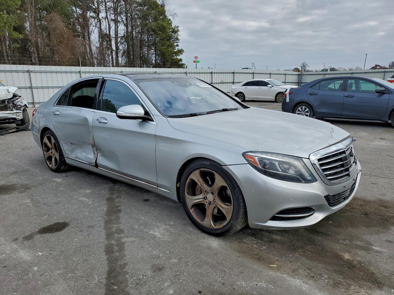 Mercedes-Benz S-Class 550 Image 6