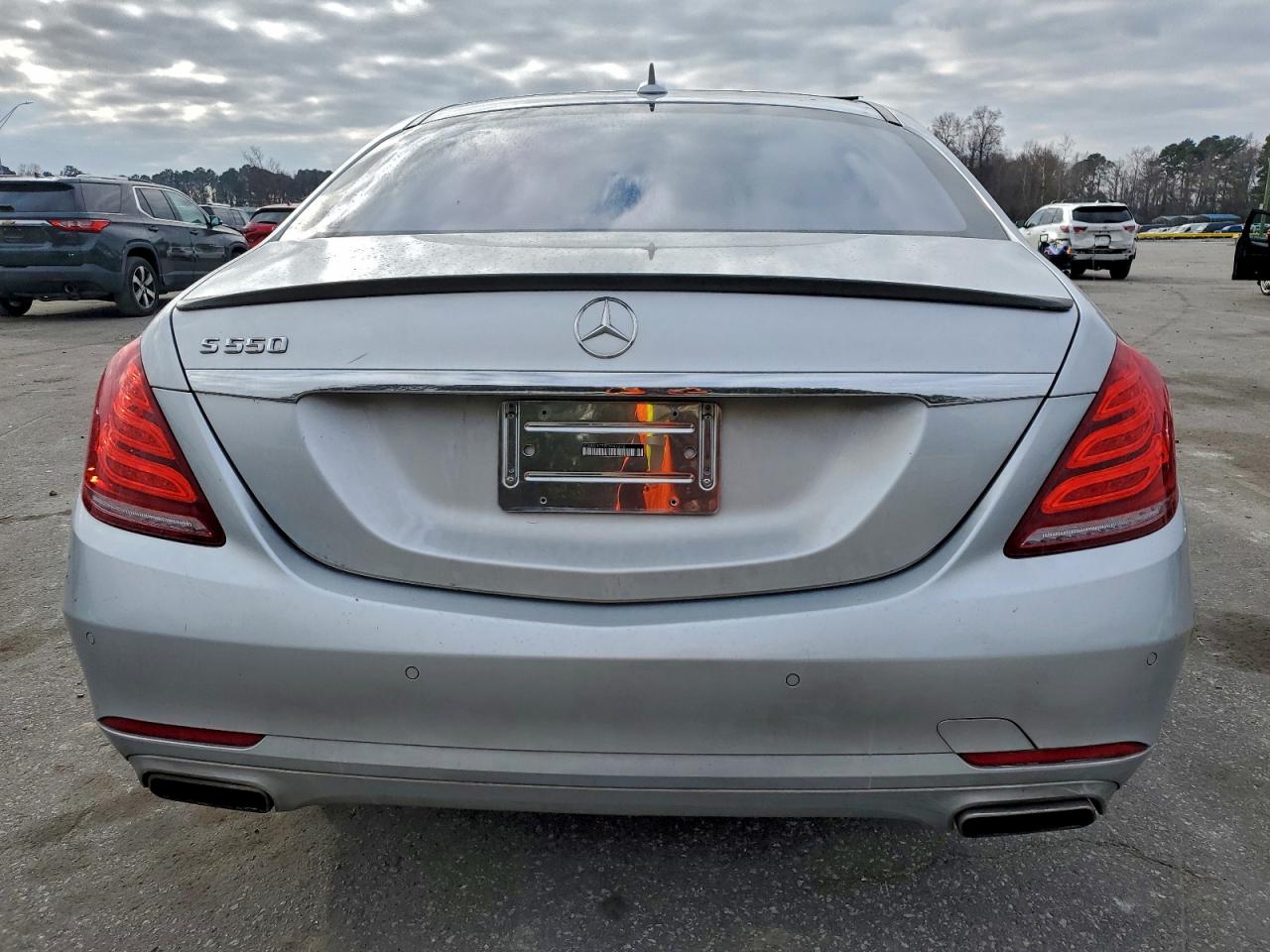 Mercedes-Benz S-Class 550 Image 7