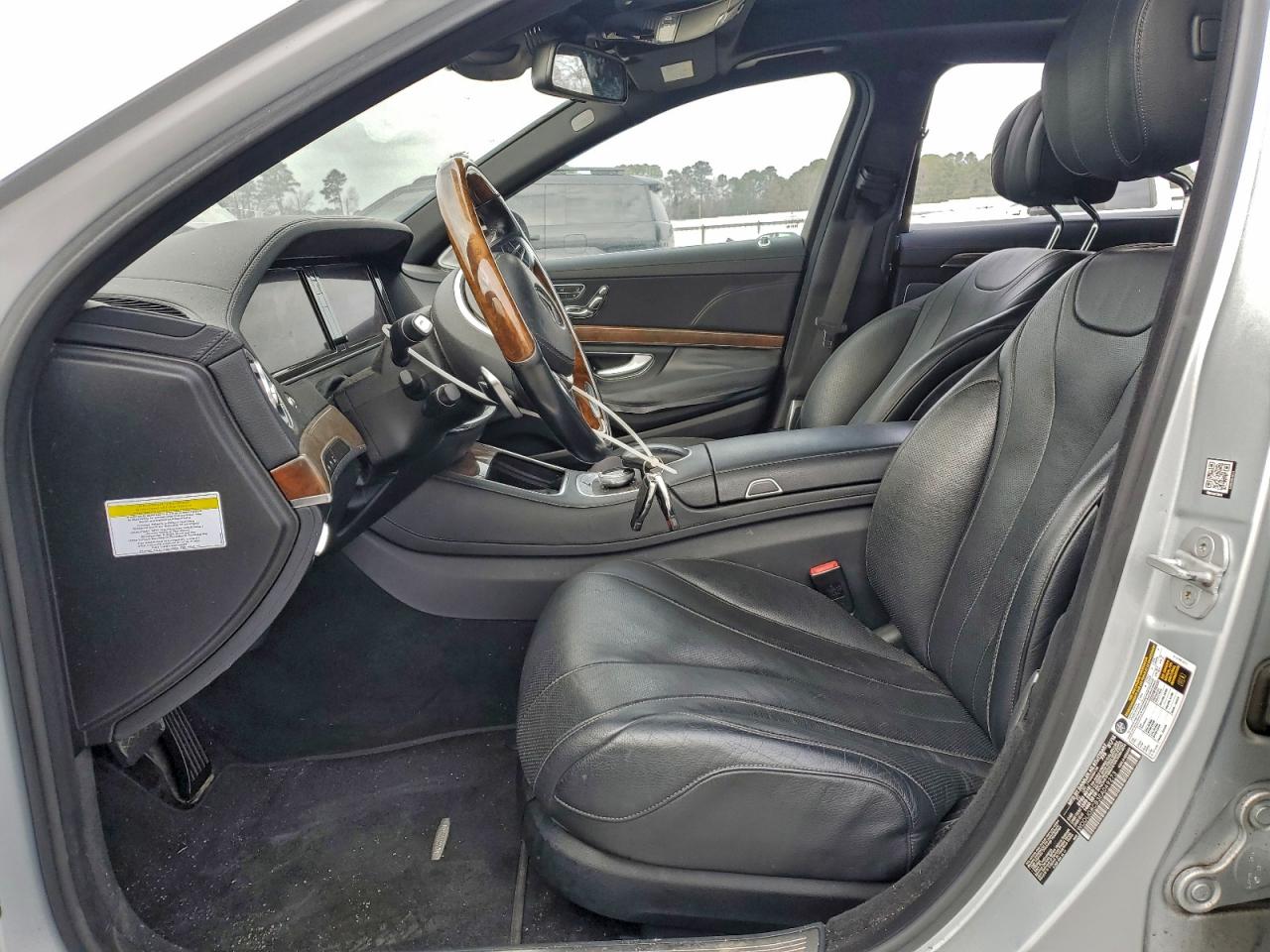 Mercedes-Benz S-Class 550 Image 10