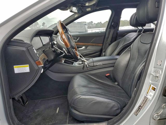 Mercedes-Benz S-Class 550 Image 10