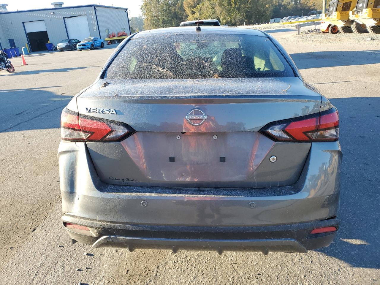 Nissan Versa S Image 8