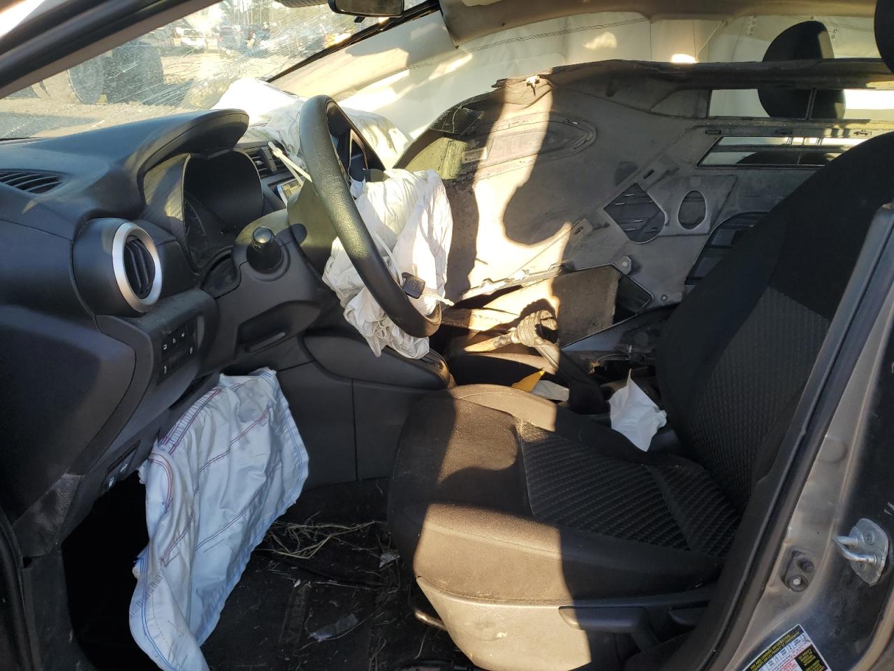 Nissan Versa S Image 9