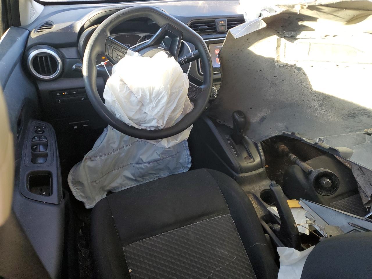 Nissan Versa S Image 4