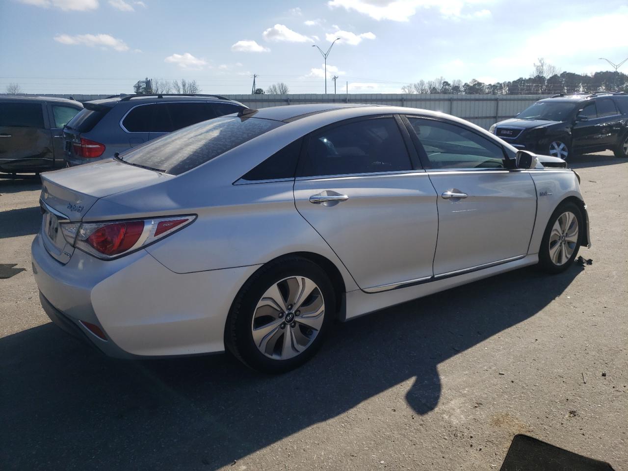 Hyundai SONATA Hybrid Image 2