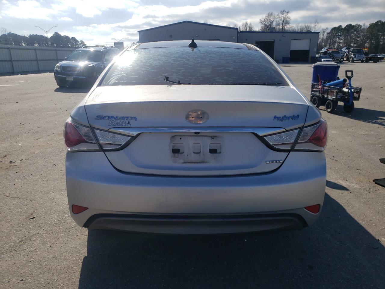 Hyundai SONATA Hybrid Image 7