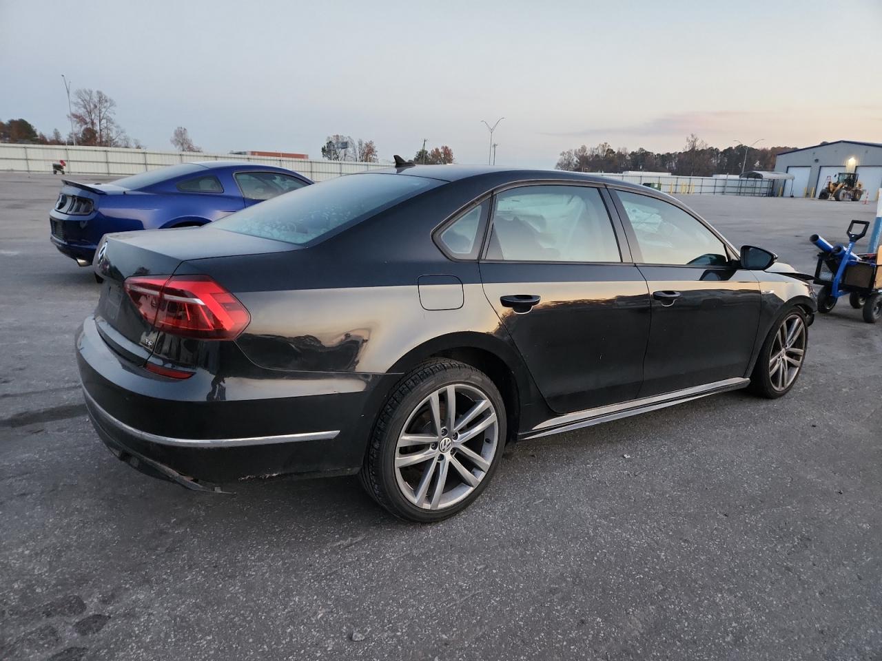 Volkswagen Passat S Image 4