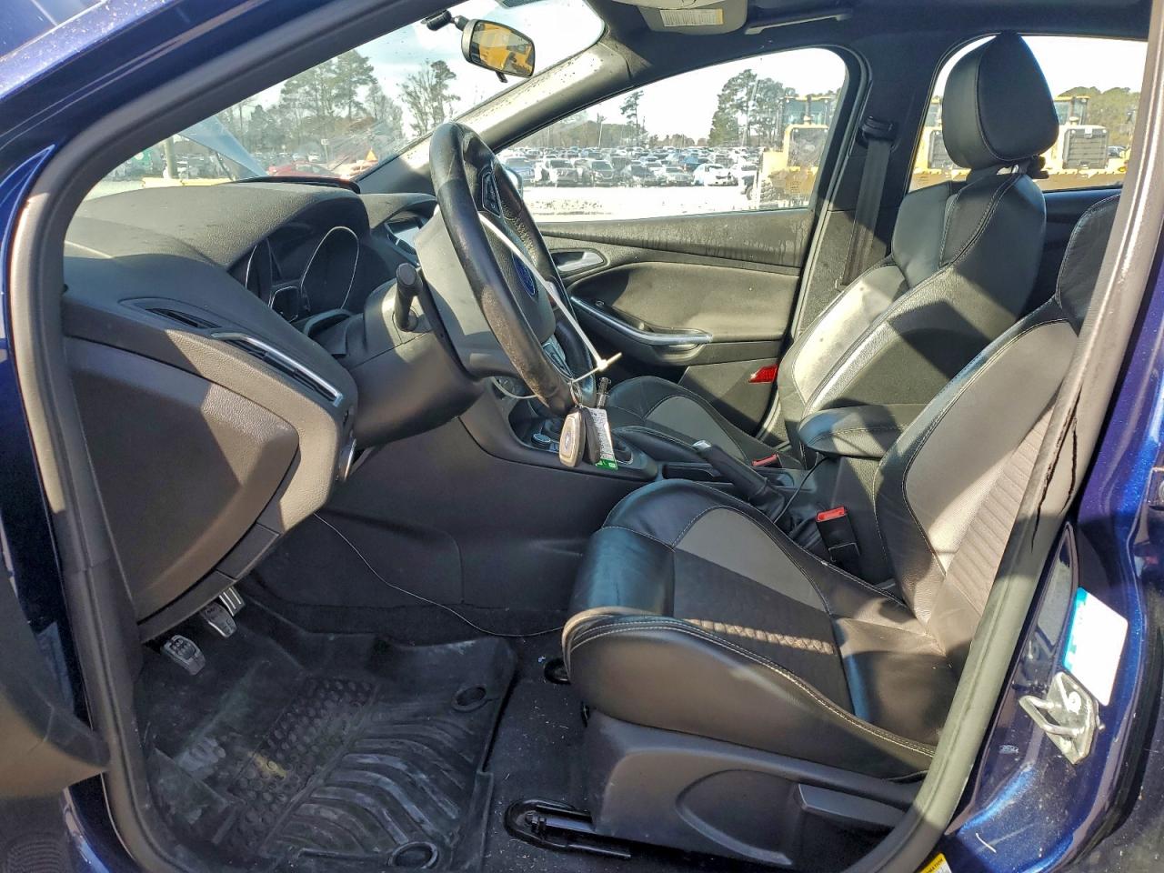 Ford Focus St Image 8