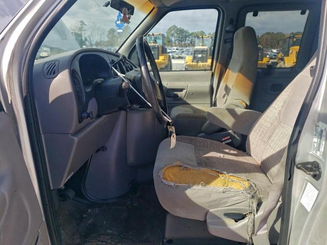 Ford Econoline E350 Super Duty Wagon Image 7