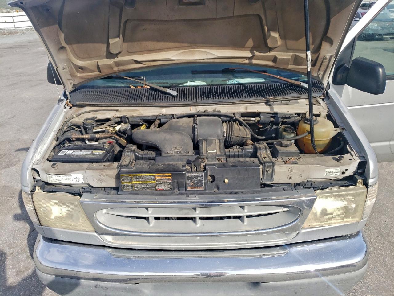 Ford Econoline E350 Super Duty Wagon Image 10