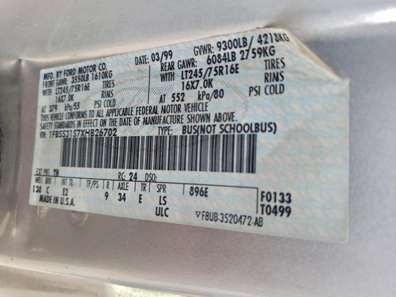 Ford Econoline E350 Super Duty Wagon Image 13