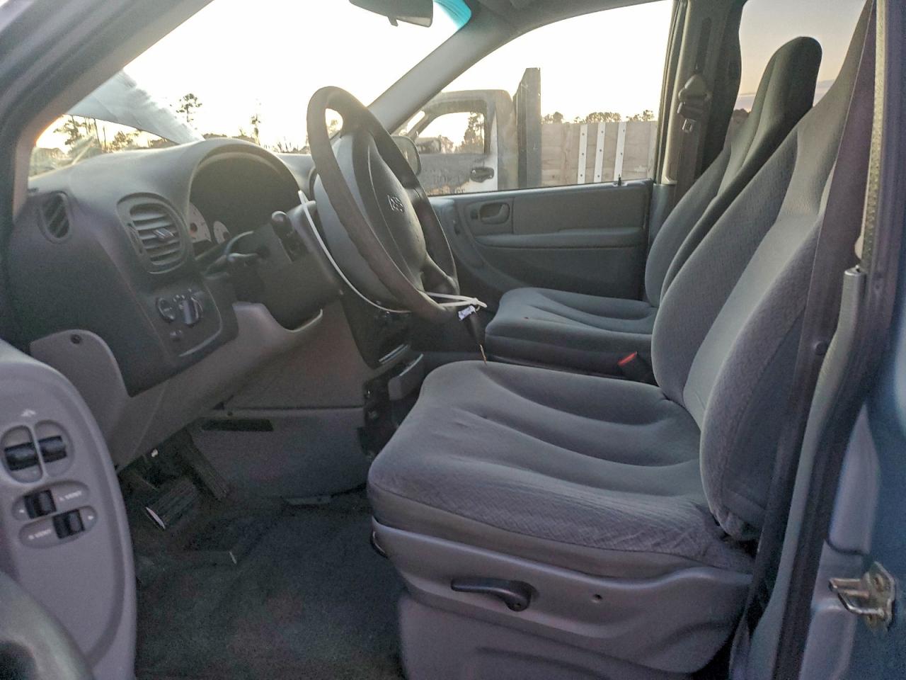 Dodge Caravan Se Image 11