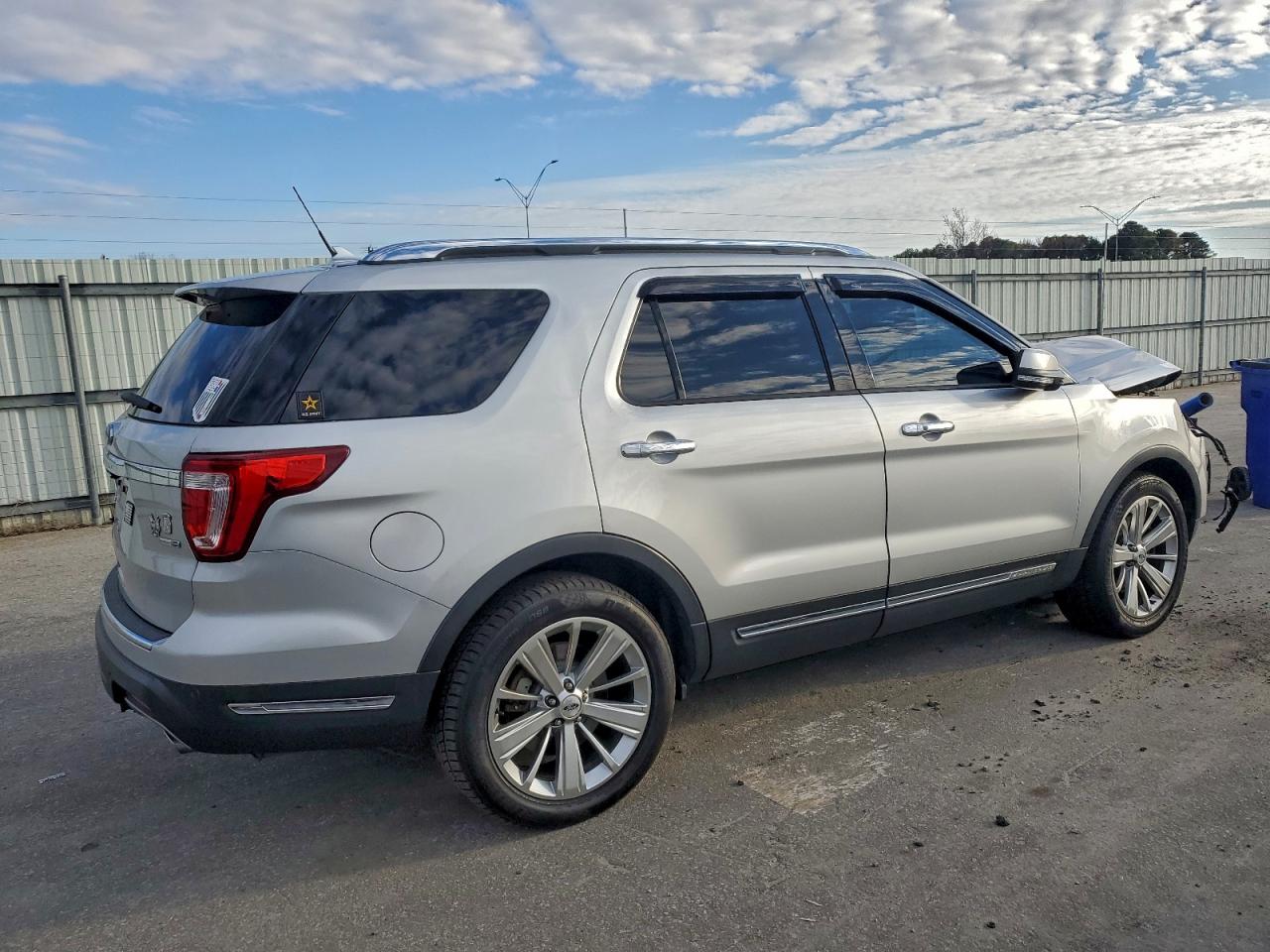 Ford Explorer Limited Image 9