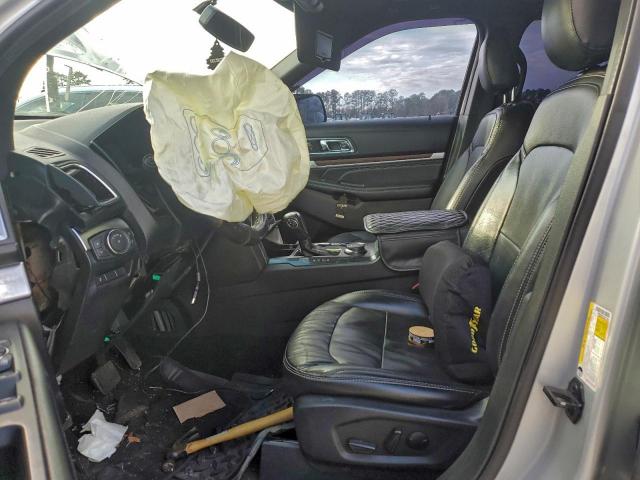 Ford Explorer Limited Image 5