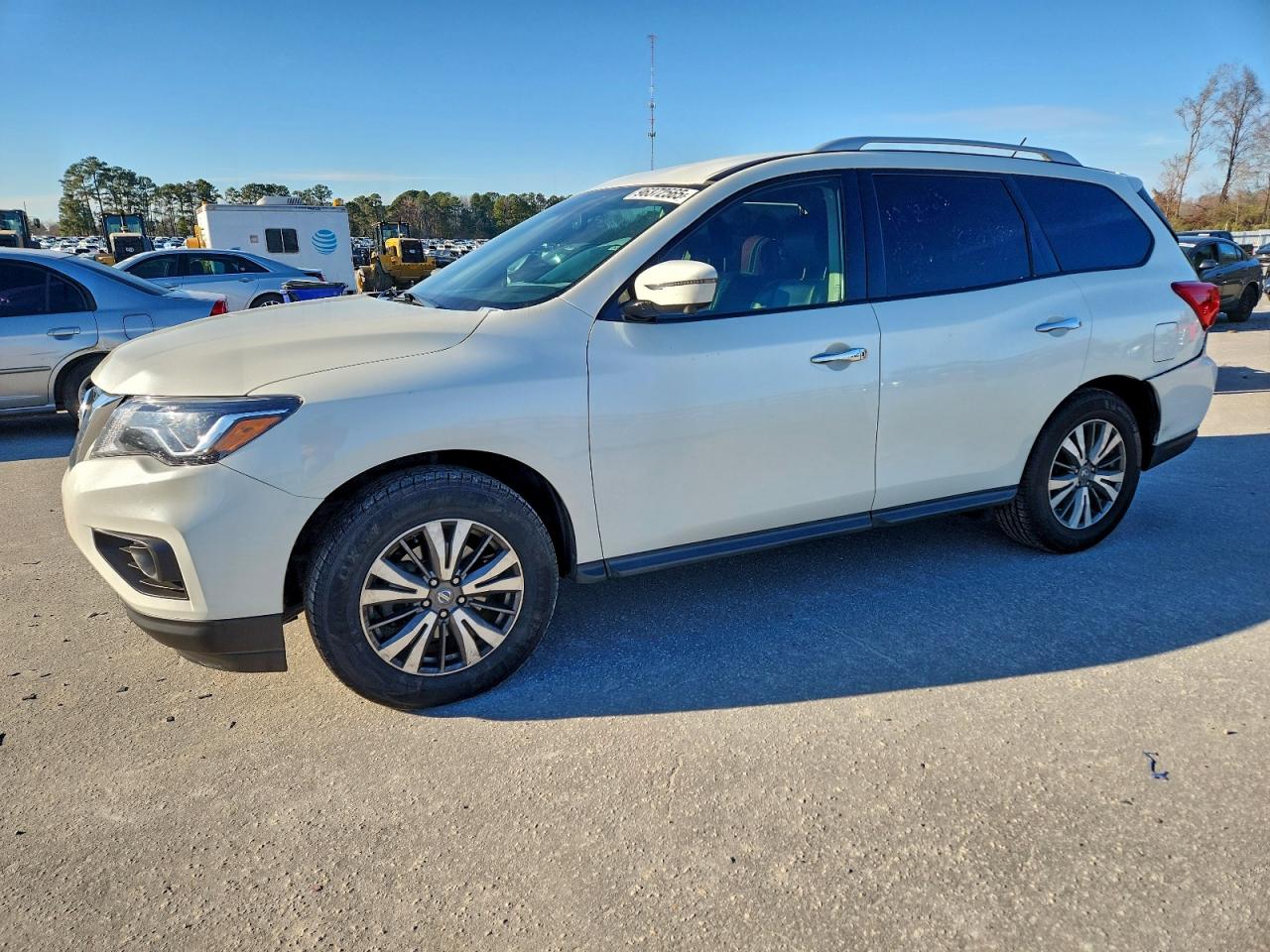 Nissan Pathfinder S Image 1