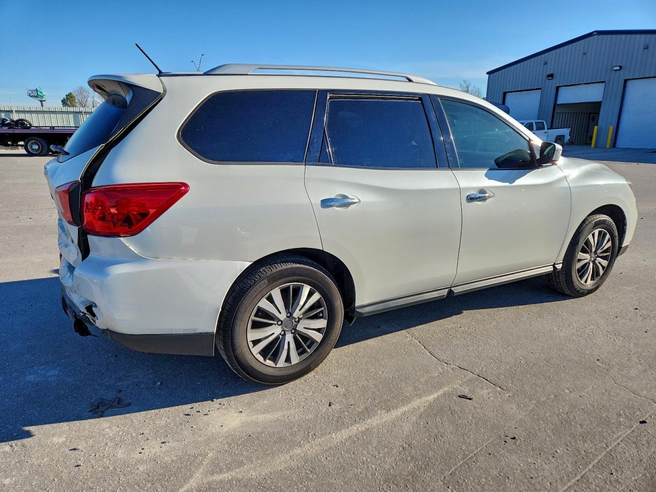 Nissan Pathfinder S Image 8