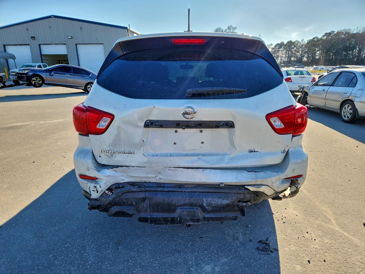 Nissan Pathfinder S Image 3