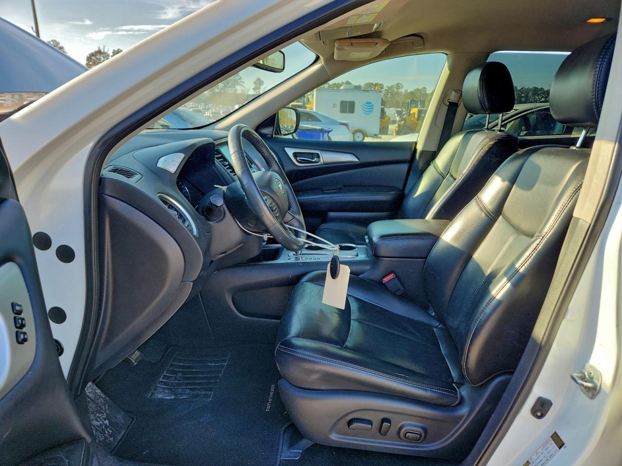 Nissan Pathfinder S Image 12