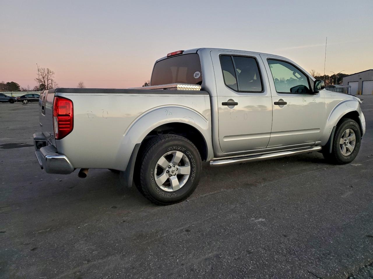 Nissan Frontier S Image 2