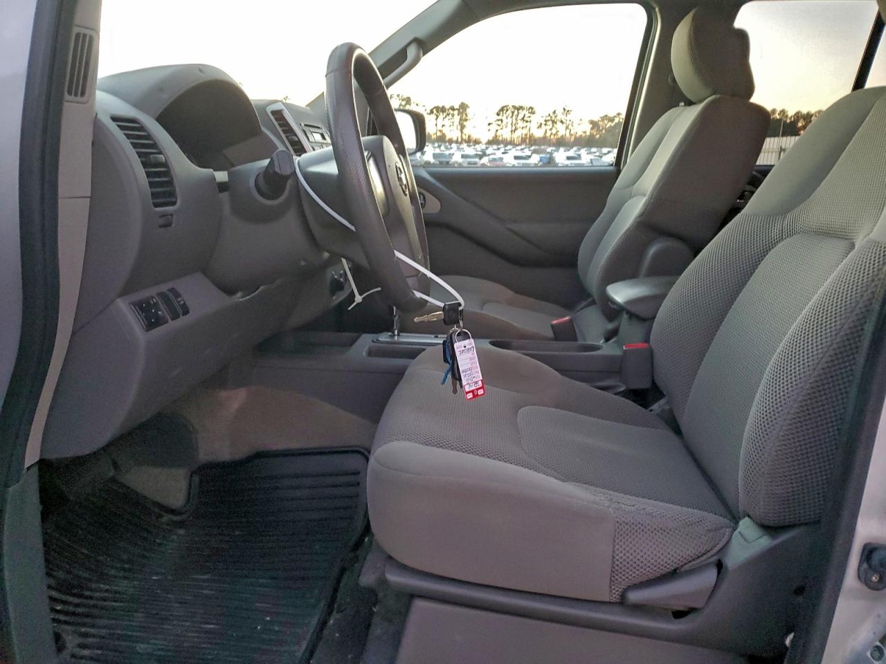 Nissan Frontier S Image 5