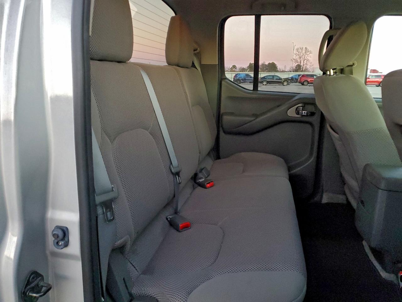 Nissan Frontier S Image 8