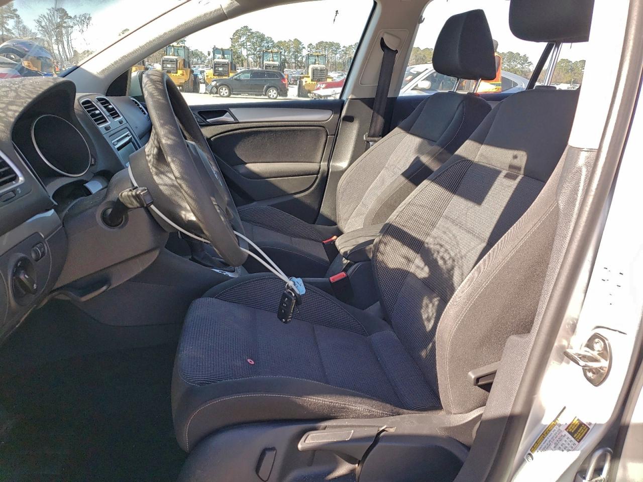 Volkswagen Golf Image 10