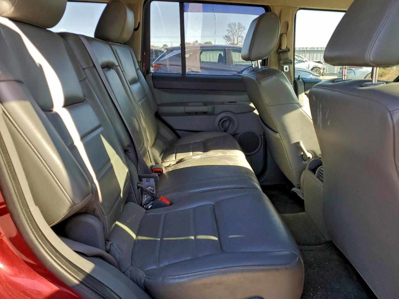 Jeep Commander Image 7