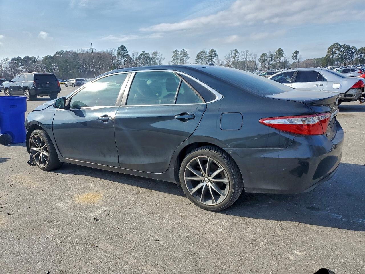 Toyota Camry Le Image 2