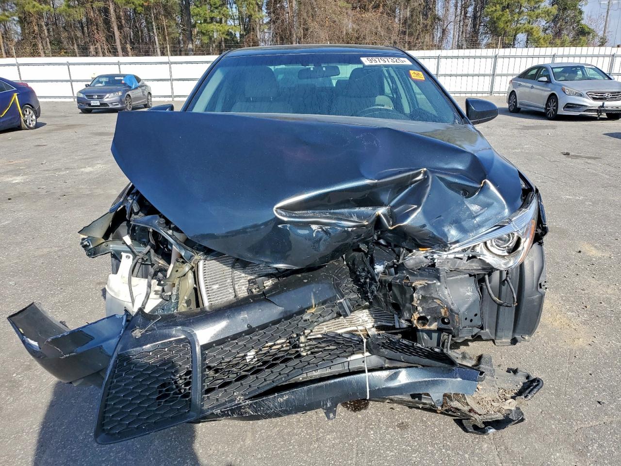 Toyota Camry Le Image 8