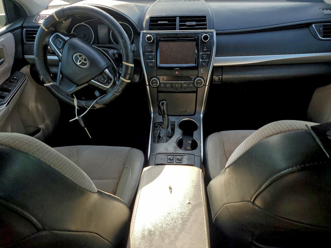 Toyota Camry Le Image 4