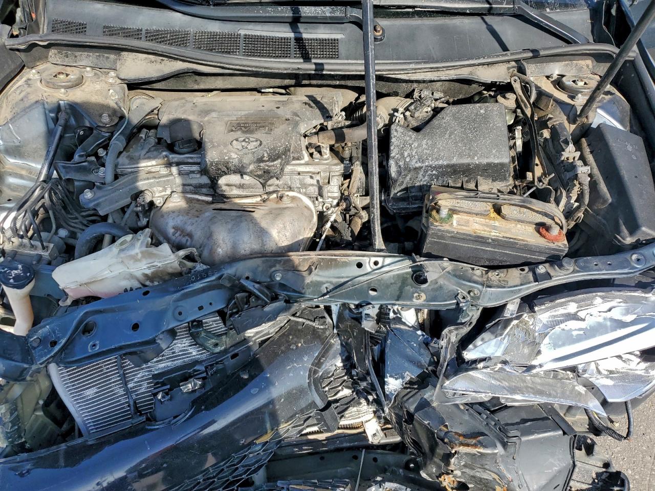 Toyota Camry Le Image 7