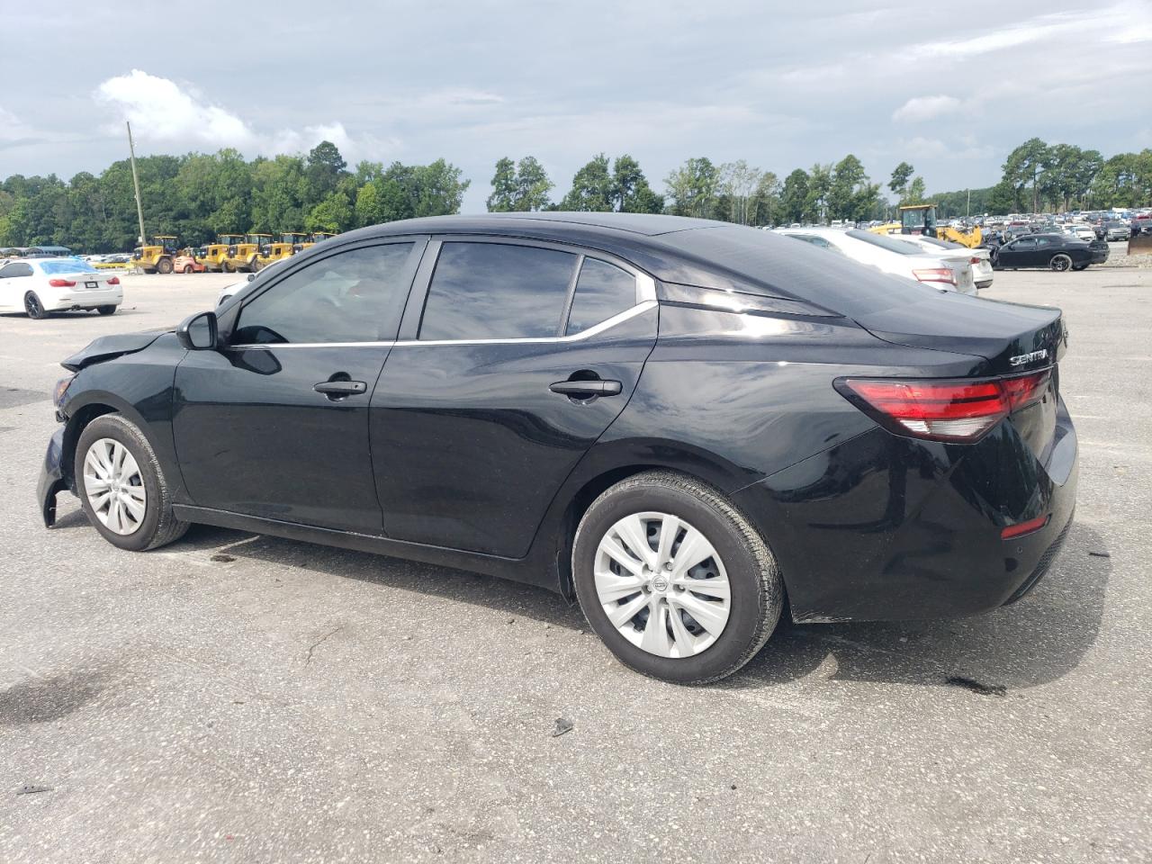 Nissan Sentra S Image 2