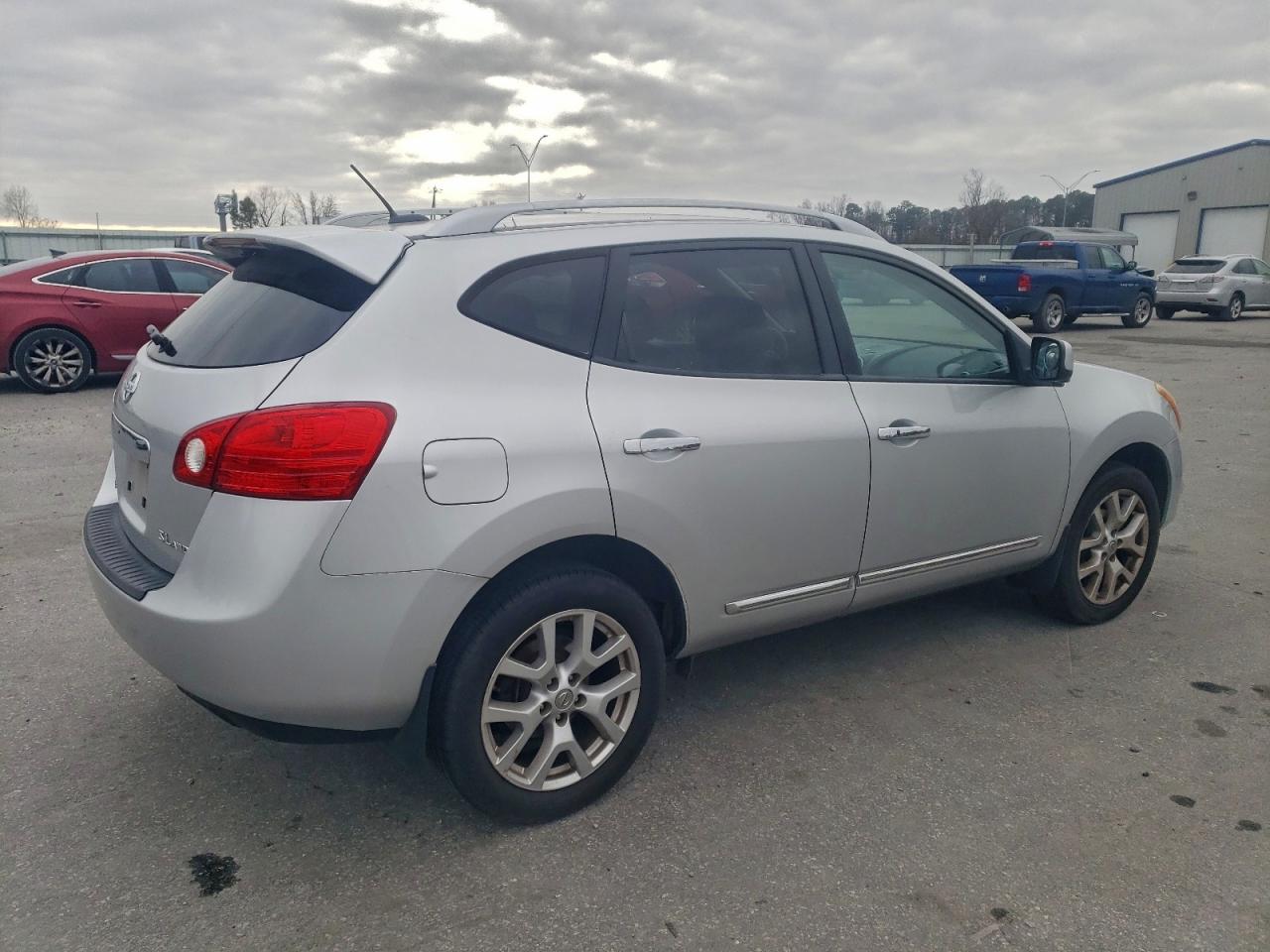 Nissan Rogue S Image 4