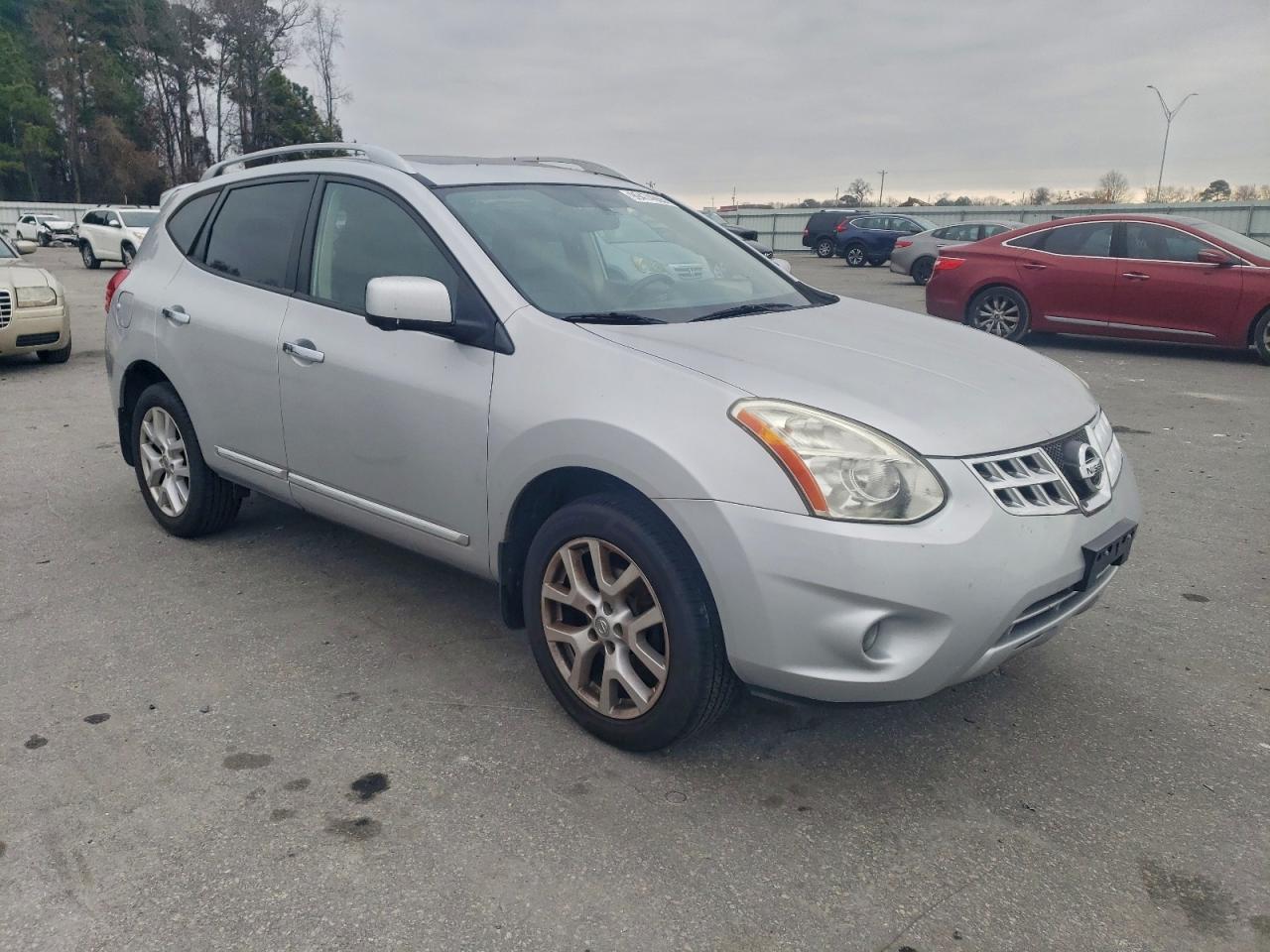 Nissan Rogue S Image 7