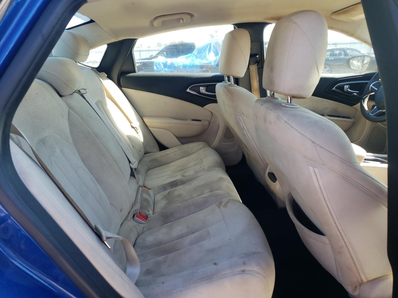 Chrysler 200 Limited Image 12