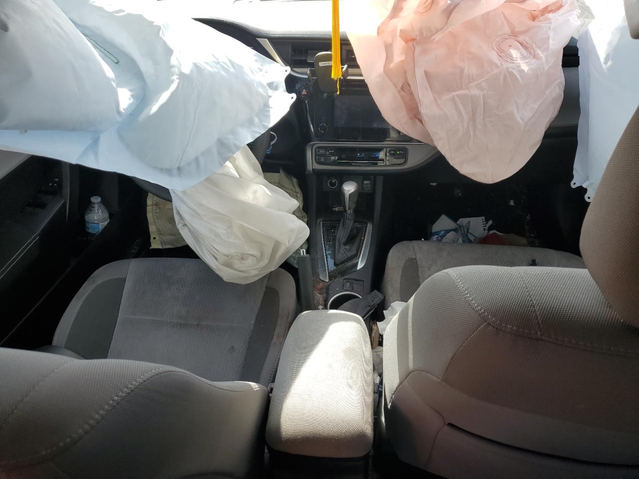 Toyota Corolla L Image 8