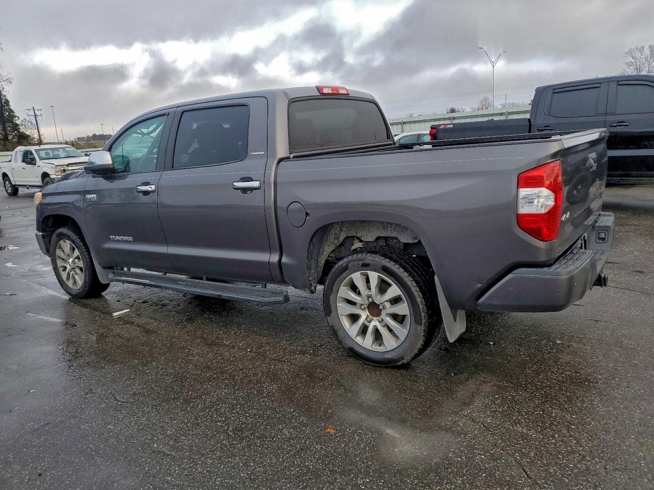 Toyota Tundra Crewmax Limited Image 2