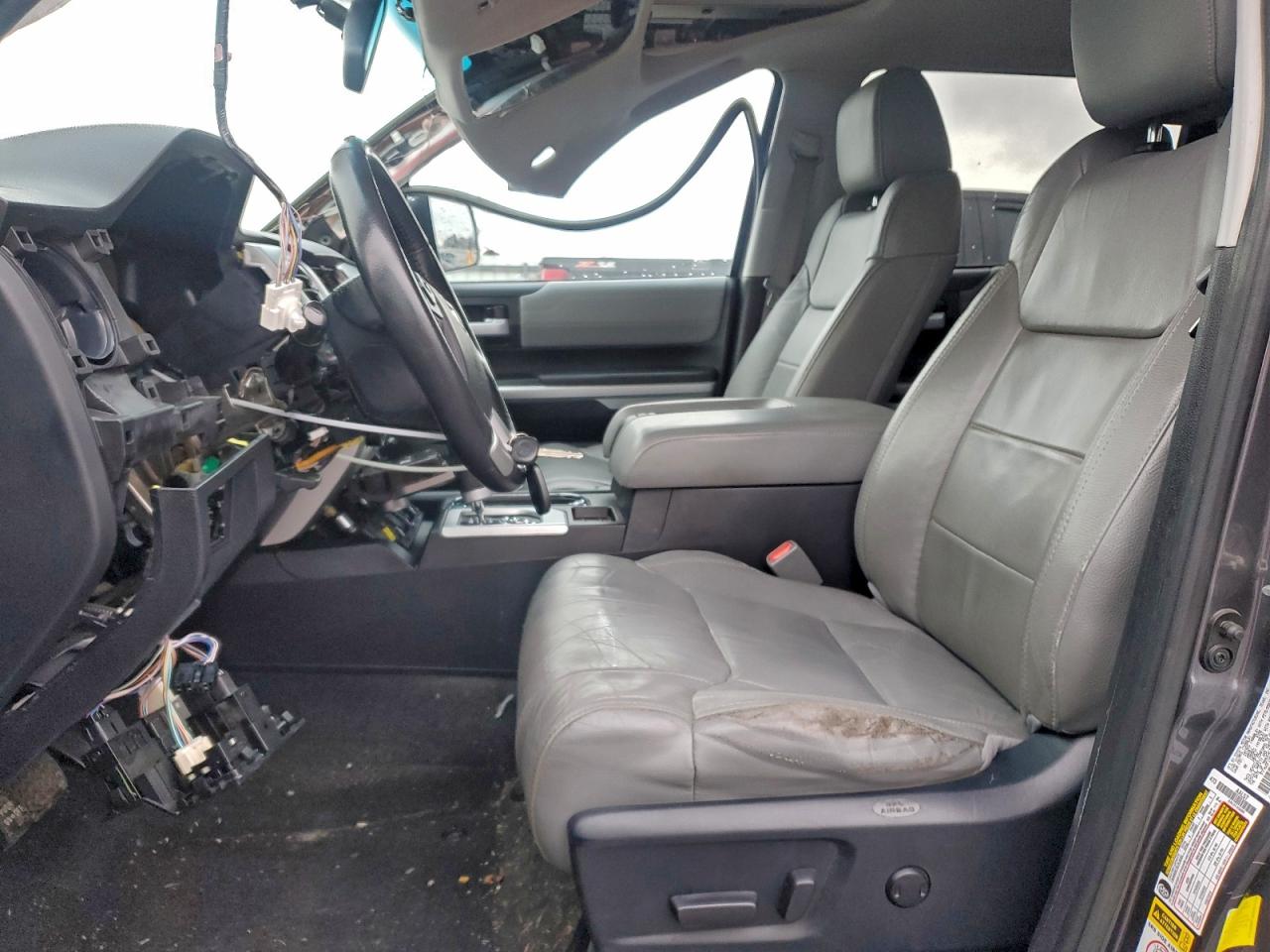 Toyota Tundra Crewmax Limited Image 10