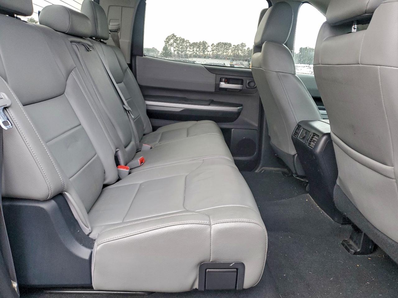 Toyota Tundra Crewmax Limited Image 12