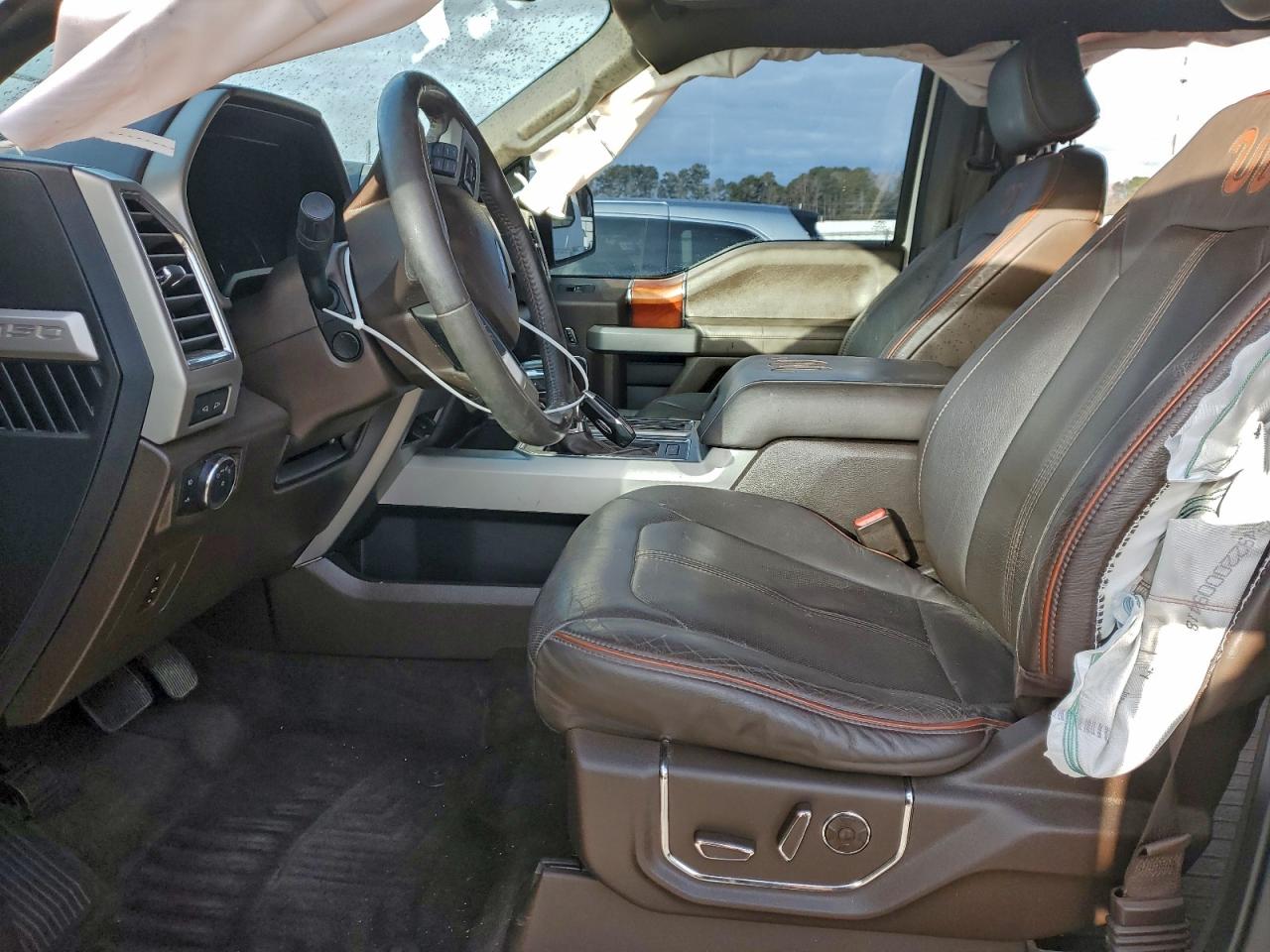 Ford F-150 Supercrew Image 11