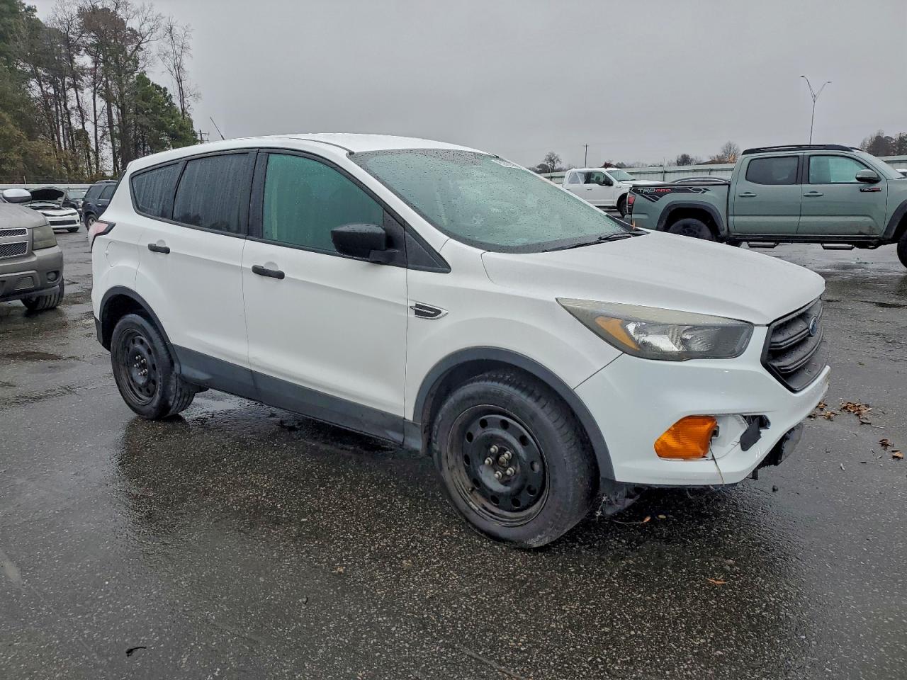 Ford Escape S Image 7
