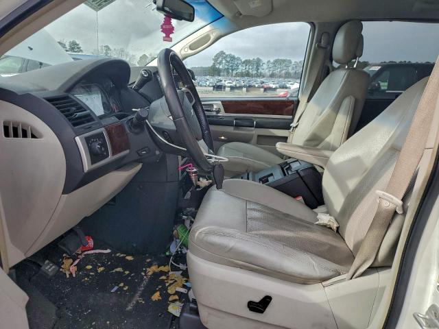 Chrysler Minivan Touring Plus Image 7