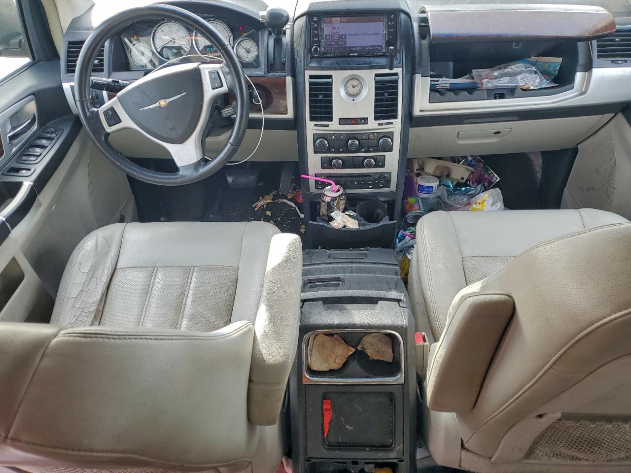 Chrysler Minivan Touring Plus Image 12