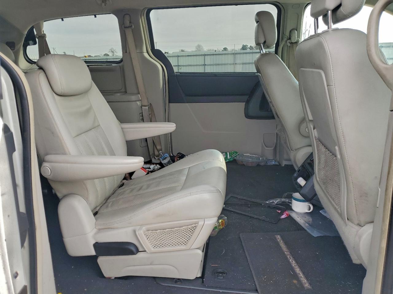 Chrysler Minivan Touring Plus Image 9