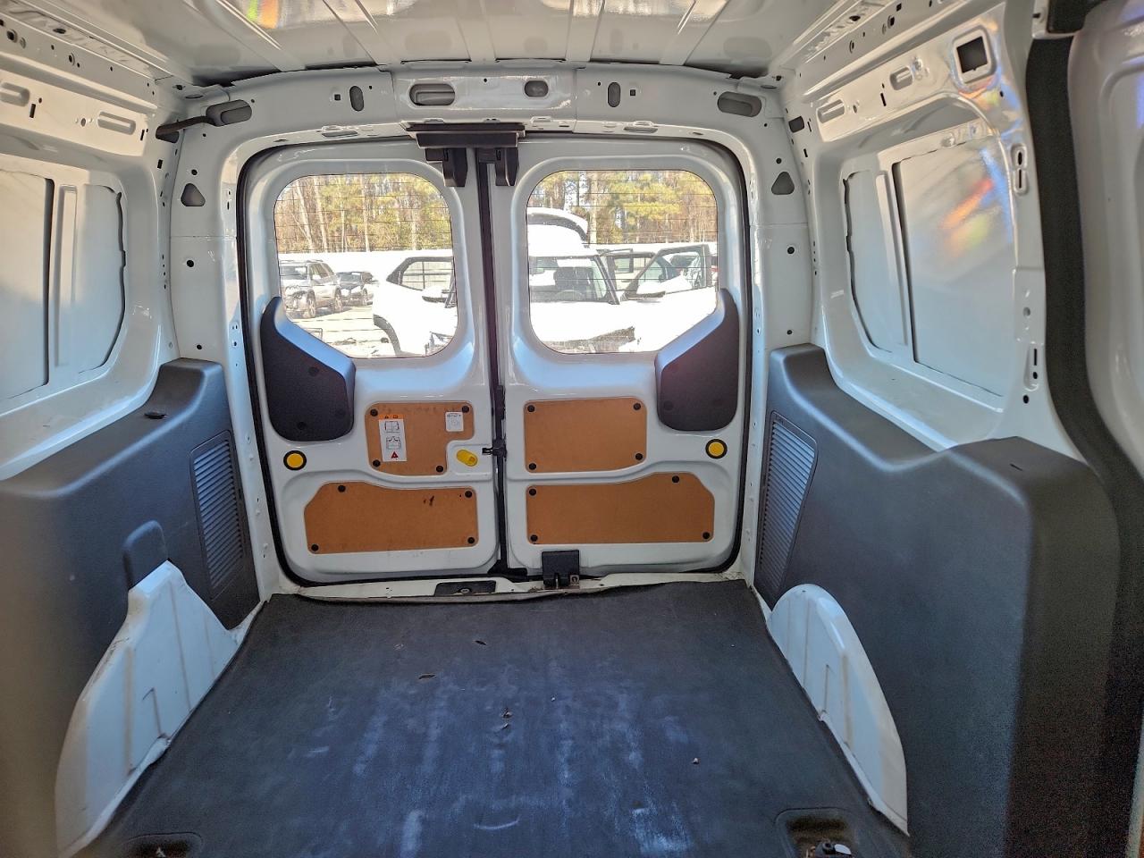 Ford Transit Xlt Image 12