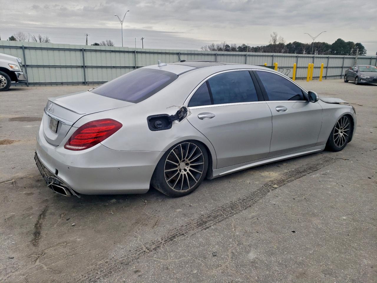 Mercedes-Benz S-Class 550 4matic Image 2