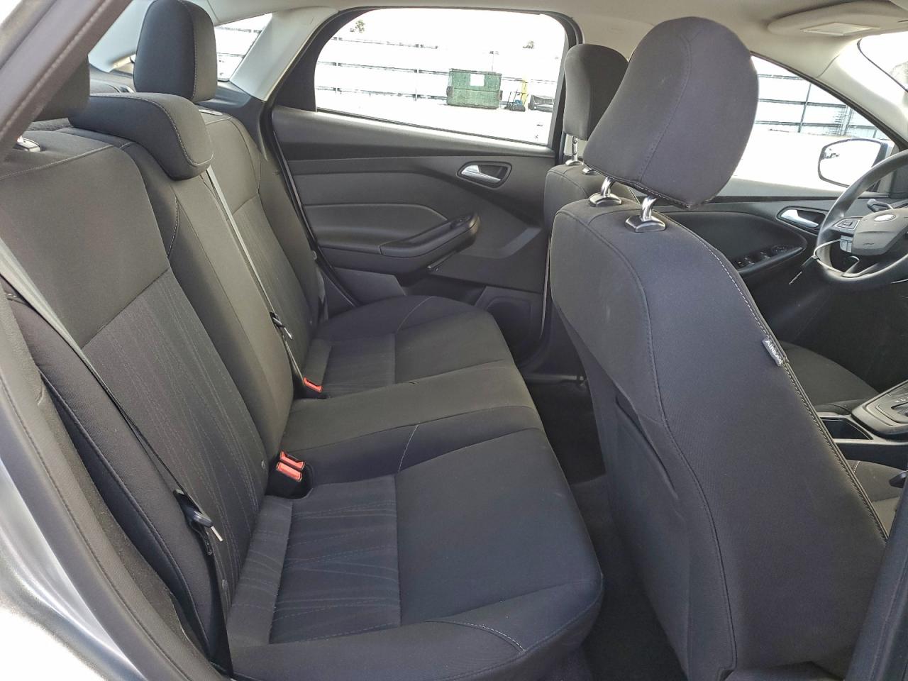 Ford Focus Se Image 9