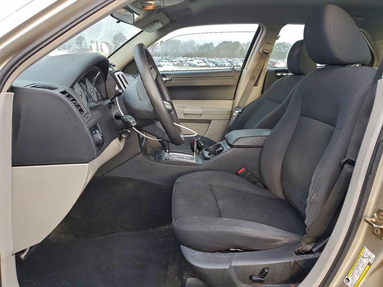 Chrysler 300 Image 8