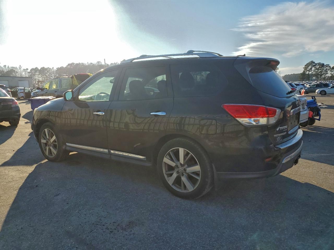 Nissan Pathfinder S Image 8