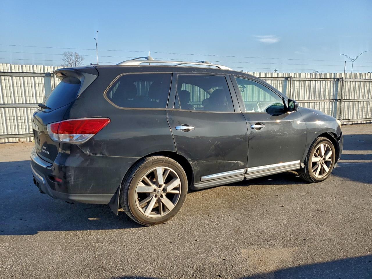 Nissan Pathfinder S Image 5